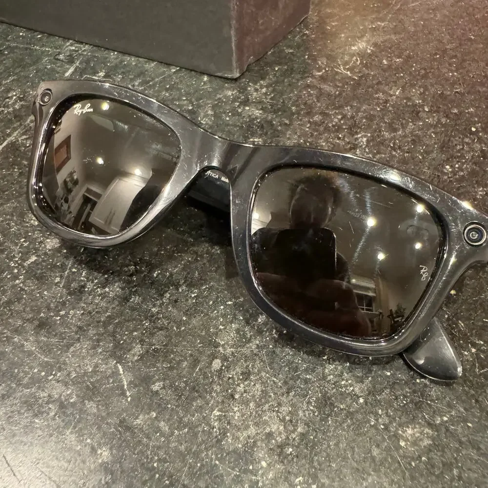 Ray-Ban Stories Wayfarer Smart Glasses RW4002 Meta Facebook Complete Box